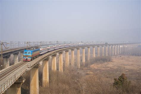 寶雞到安康多久開車?安康位于漢江中游，寶雞則是位于秦嶺北麓的歷史文化名城。兩地雖有著地理上的距離，卻也因為共同的文化底蘊和歷史背景而緊密相連。